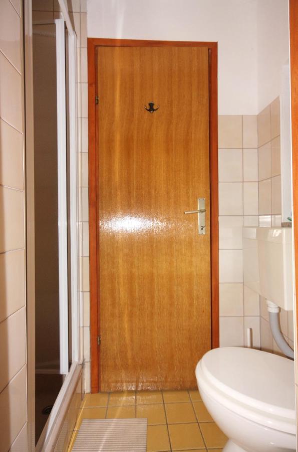 Apartments And Rooms With Parking Space Vrbnik, Krk - 5301 外观 照片