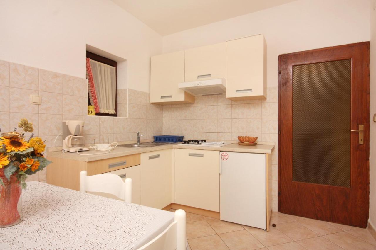 Apartments And Rooms With Parking Space Vrbnik, Krk - 5301 外观 照片