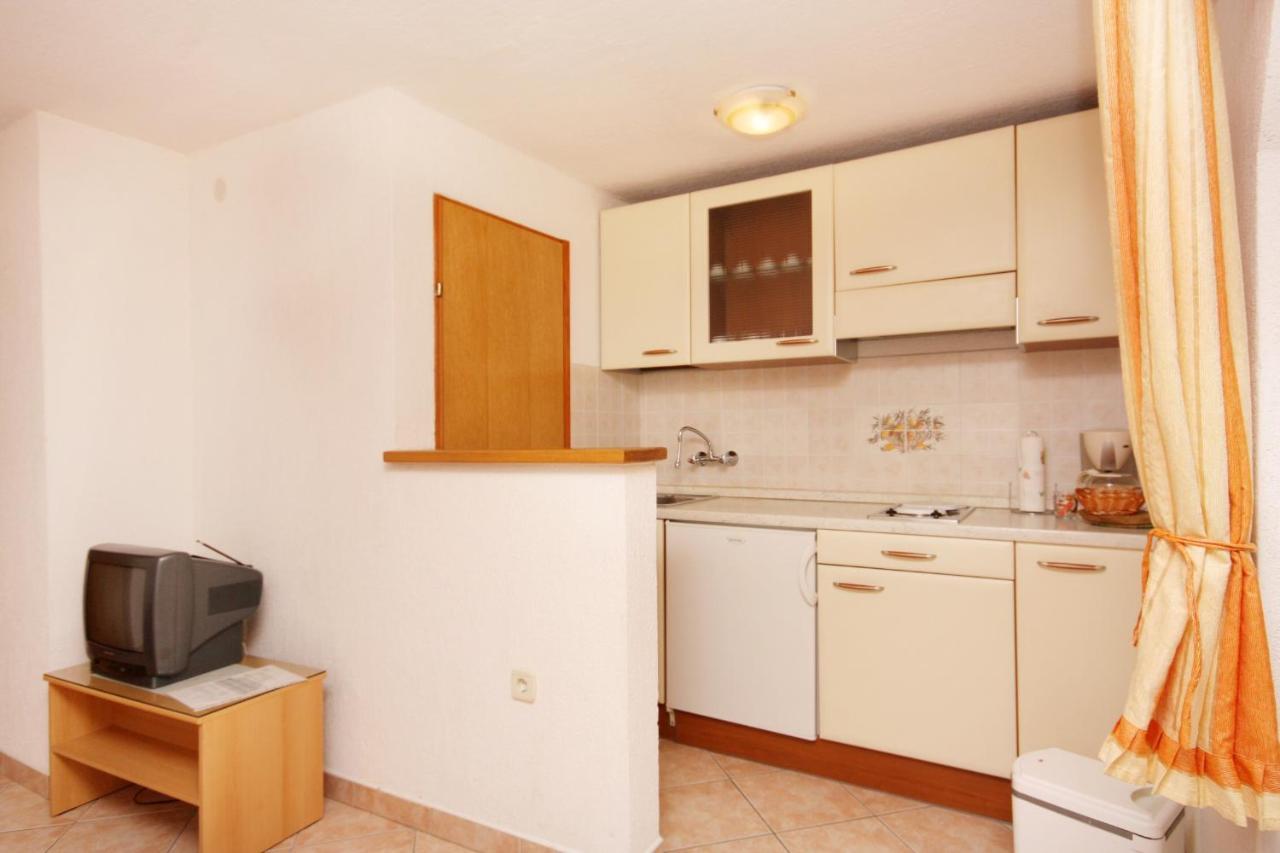 Apartments And Rooms With Parking Space Vrbnik, Krk - 5301 外观 照片