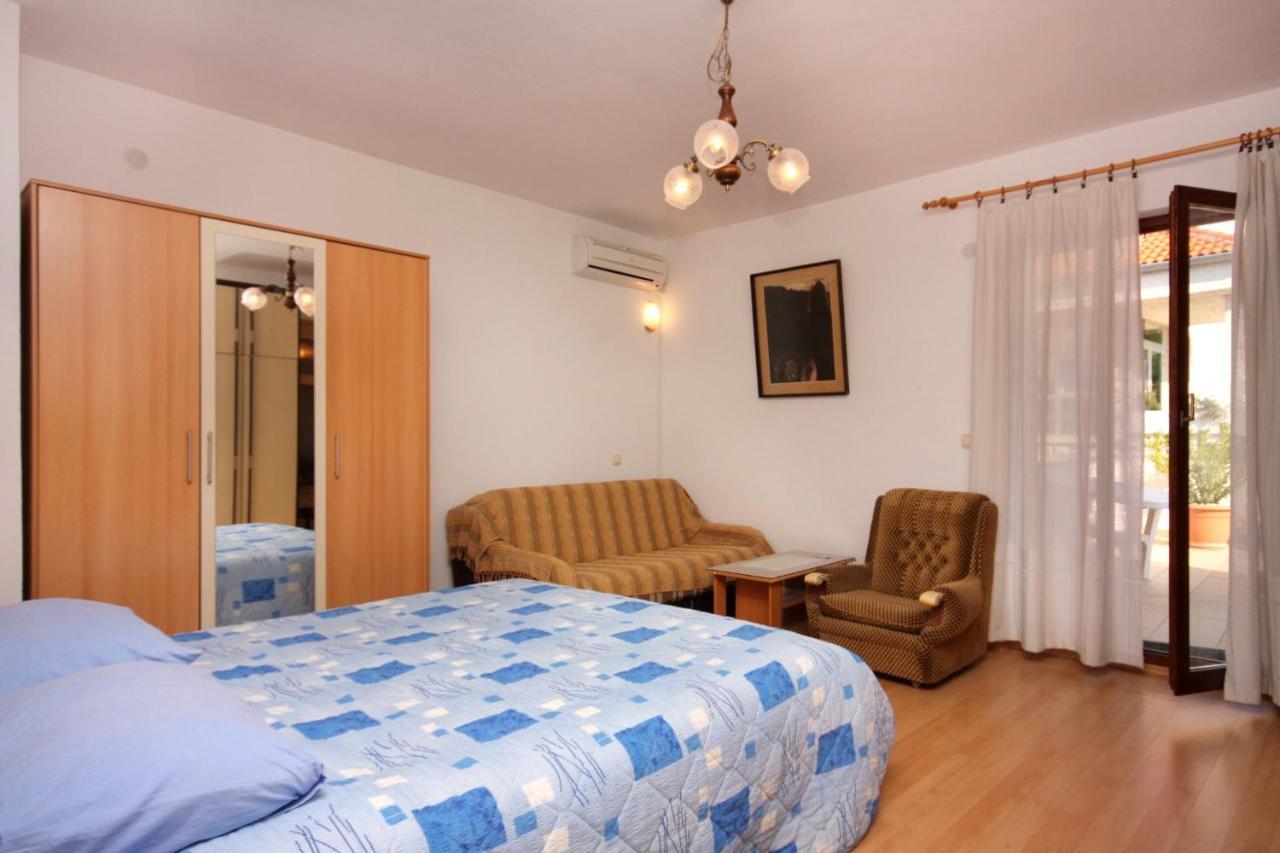 Apartments And Rooms With Parking Space Vrbnik, Krk - 5301 外观 照片